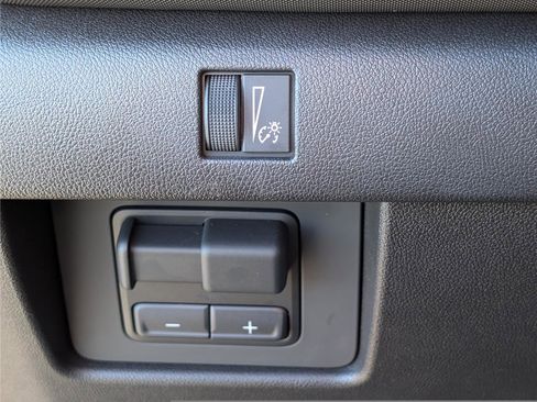 Used 2025 Chevrolet Colorado Z71 w/ Midnight Edition image 23