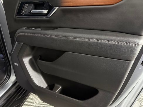 Used 2025 GMC Yukon XL Denali AWD/4WD image 31