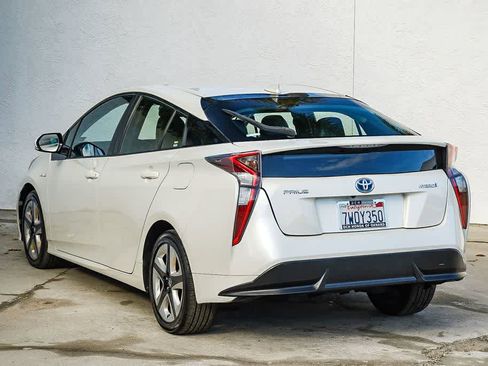 Used 2016 Toyota Prius Four Touring image 6