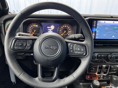 Certified 2025 Jeep Gladiator Mojave image 20