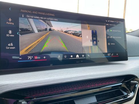 New 2026 BMW 330i Sedan w/ M Sport Package image 19