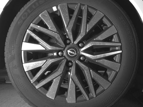 Used 2025 Nissan Altima 2.5 SV FWD image 15