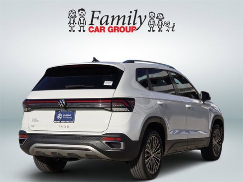 Used 2025 Volkswagen Taos SE image 4
