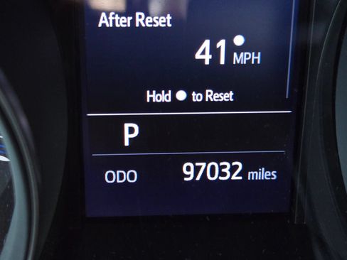 Used 2020 Toyota C-HR LE FWD image 29