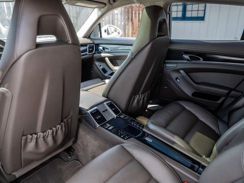 Used 2016 Porsche Panamera 4S w/ Premium Package Plus image 32