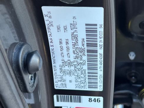 Used 2016 Toyota Tacoma TRD Off-Road image 29