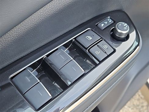 New 2025 Toyota Crown Signia image 8