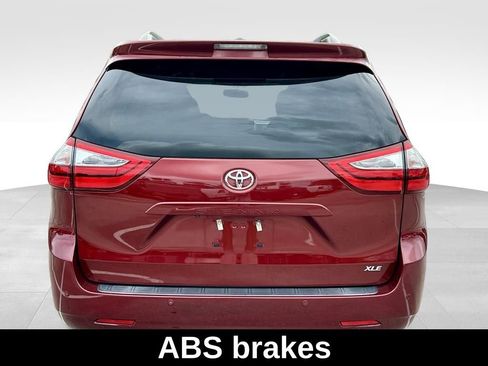Used 2017 Toyota Sienna XLE w/ XLE Navigation Package image 7