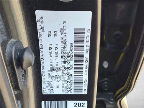Used 2016 Toyota Tacoma SR5 w/ SR5 Appearance Package (SN) RWD image 24