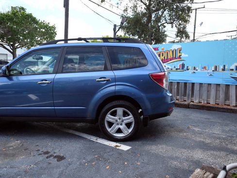 Used 2010 Subaru Forester 2.5X Limited AWD/4WD image 9