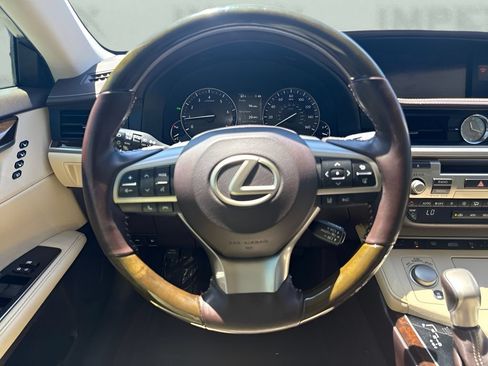 Used 2016 Lexus ES 350 w/ Luxury Package w/Wood Trim FWD image 14