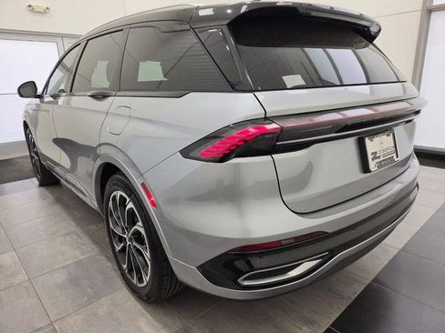 Used 2025 Lincoln Nautilus Reserve AWD/4WD image 4