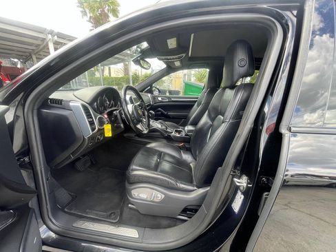 Used 2017 Porsche Cayenne Platinum Edition w/ Premium Package (PJV) AWD/4WD image 18