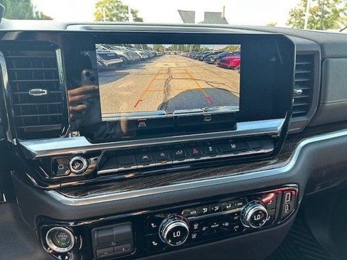 New 2026 GMC Sierra 1500 SLE image 18