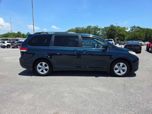 Used 2012 Toyota Sienna LE FWD image 9
