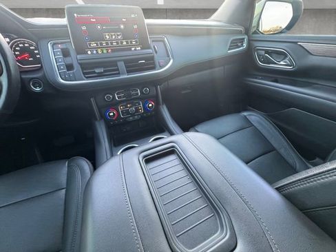 Used 2021 Chevrolet Suburban High Country image 3