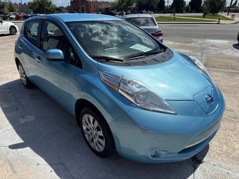 Used 2015 Nissan Leaf S w/ Charge Package FWD image 2