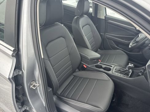 Used 2022 Volkswagen Jetta SE w/ Panoramic Sunroof Package image 29