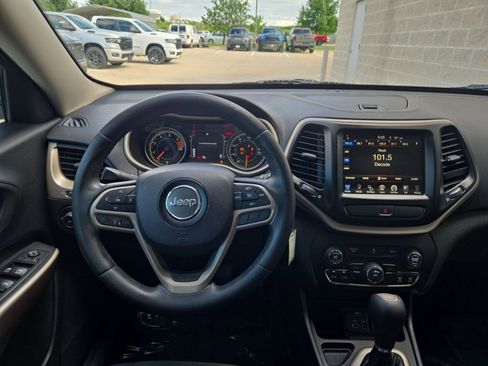 Used 2017 Jeep Cherokee Latitude FWD image 17