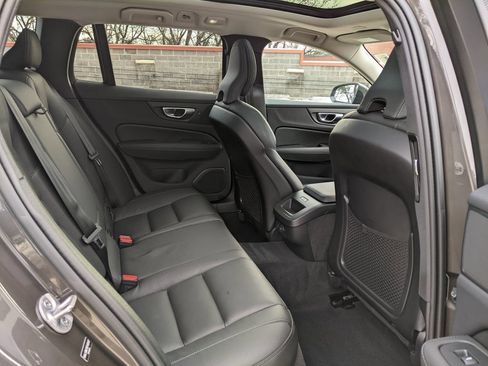 Used 2025 Volvo V60 B5 Cross Country Plus image 25