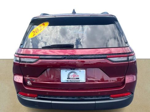 Used 2022 Jeep Grand Cherokee Altitude AWD/4WD image 5