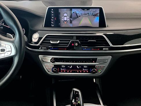 Used 2019 BMW 750i w/ Executive Package RWD image 5