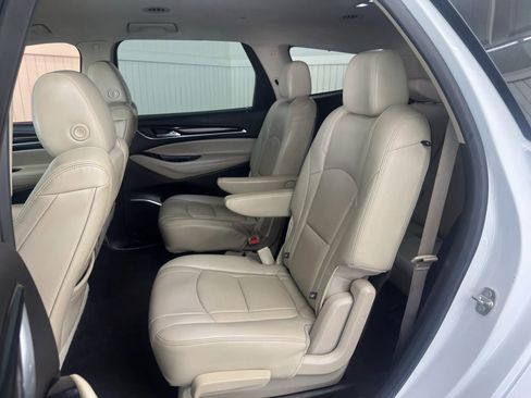 Used 2020 Buick Enclave Essence image 12