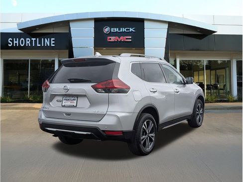 Used 2020 Nissan Rogue SV w/ Premium Package AWD/4WD image 3