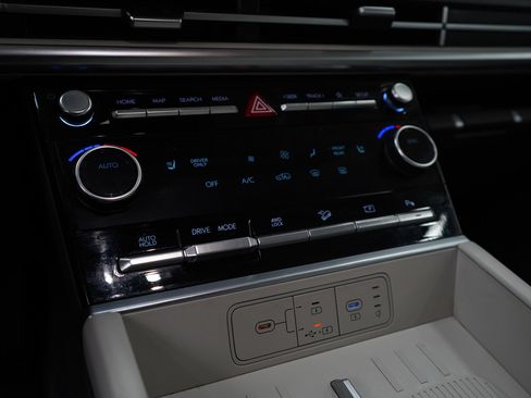 Used 2025 Hyundai Santa Fe SEL image 21