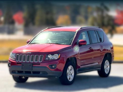Used 2017 Jeep Compass Latitude image 6