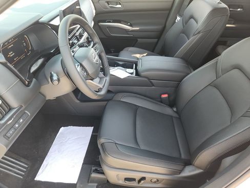 New 2026 Nissan Pathfinder SL w/ SL Premium Package AWD/4WD image 9