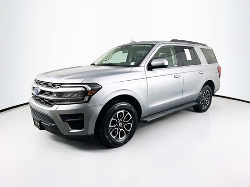 Used 2024 Ford Expedition XLT image 3