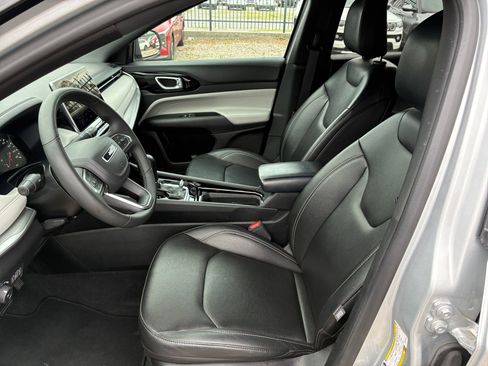 Used 2025 Jeep Compass Limited image 23