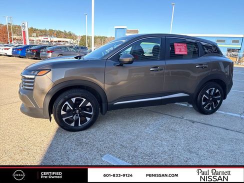 Certified 2025 Nissan Kicks SV image 2