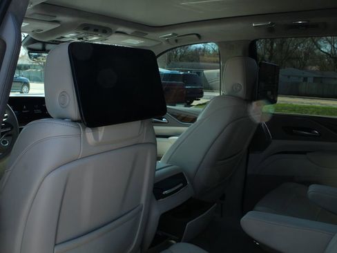 Used 2023 Cadillac Escalade Sport Platinum w/ LPO, ONYX Package image 13