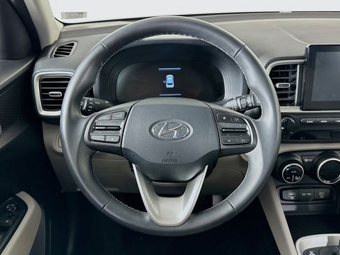 Used 2025 Hyundai Venue SEL image 18