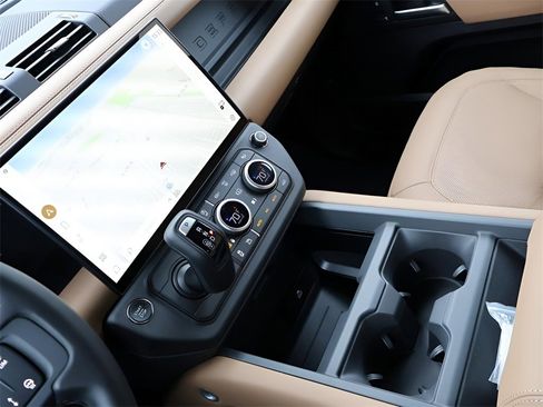 New 2026 Land Rover Defender 130 X-Dynamic SE image 20