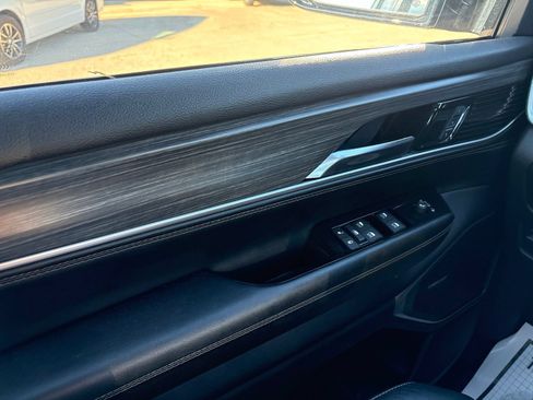 Used 2024 Jeep Wagoneer L Series II w/ Flexible Seating Group AWD/4WD image 10