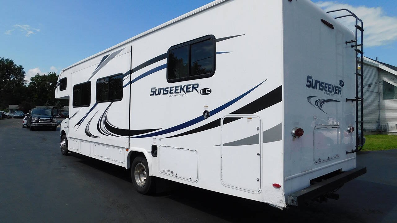 Used 2019 Ford E-450 and Econoline 450 Super Duty w/ Motorhome Prep Package RWD image 8