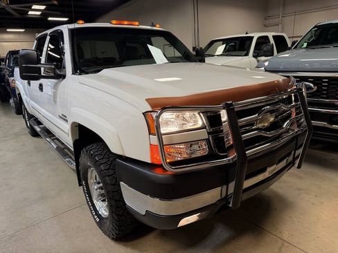Used 2006 Chevrolet Silverado 2500 LT w/ Heavy-Duty Power Package AWD/4WD image 54