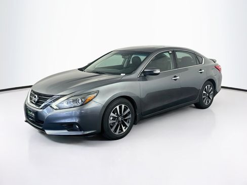 Used 2016 Nissan Altima 2.5 SL w/ 2.5 Technology w/LED Package FWD image 3