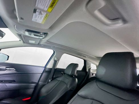 Used 2025 Kia Sportage SX image 25