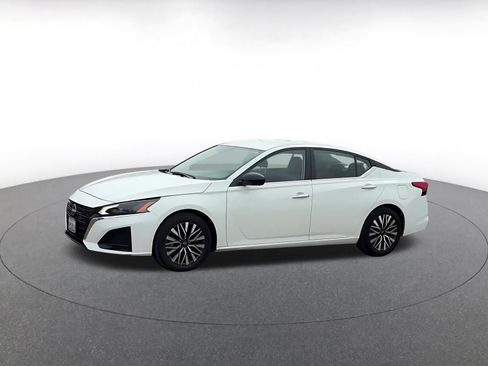 Used 2025 Nissan Altima 2.5 SV image 8