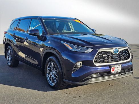 Used 2022 Toyota Highlander LE image 7