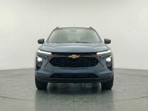 Used 2025 Chevrolet Trax LT FWD image 2