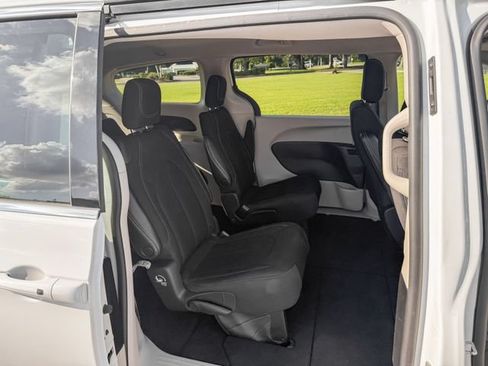 Used 2023 Chrysler Voyager LX FWD image 22