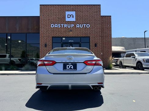 Used 2020 Toyota Camry SE w/ Convenience Package FWD image 6