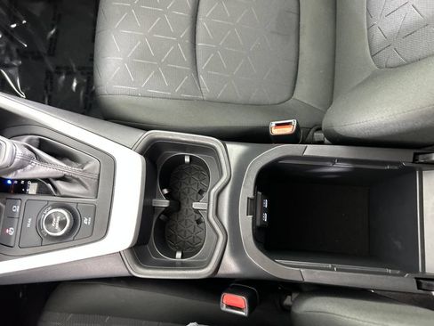 Used 2025 Toyota RAV4 XLE AWD/4WD image 15