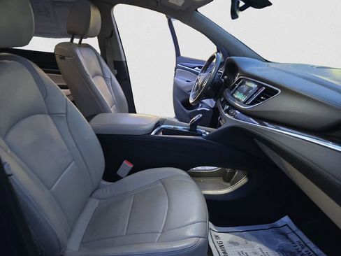 Used 2019 Buick Enclave Essence image 17