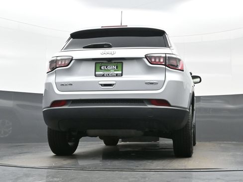 Used 2024 Jeep Compass Latitude image 27